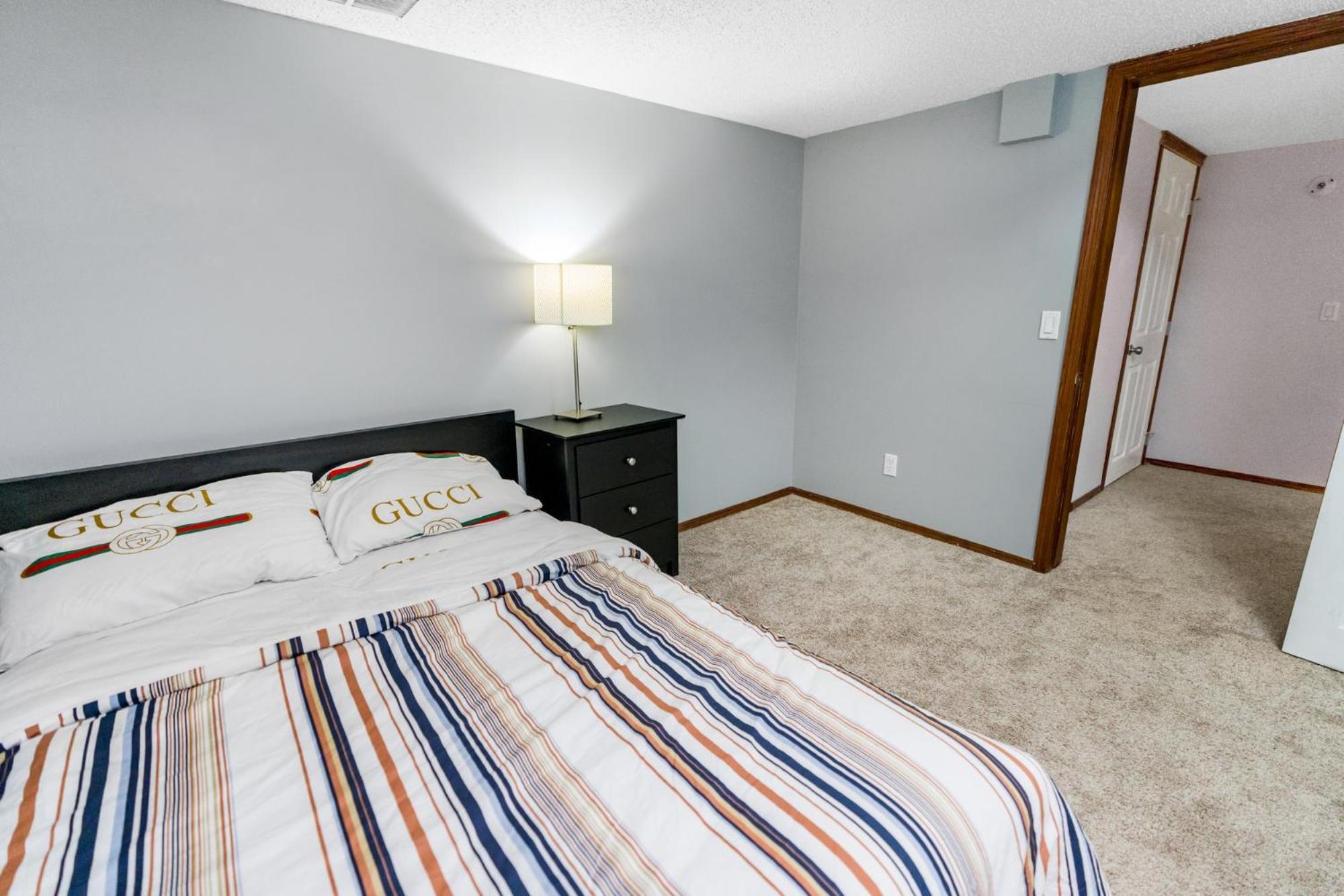 Cozy 2-Bedroom Basement Suite Retreat YYC Exterior foto